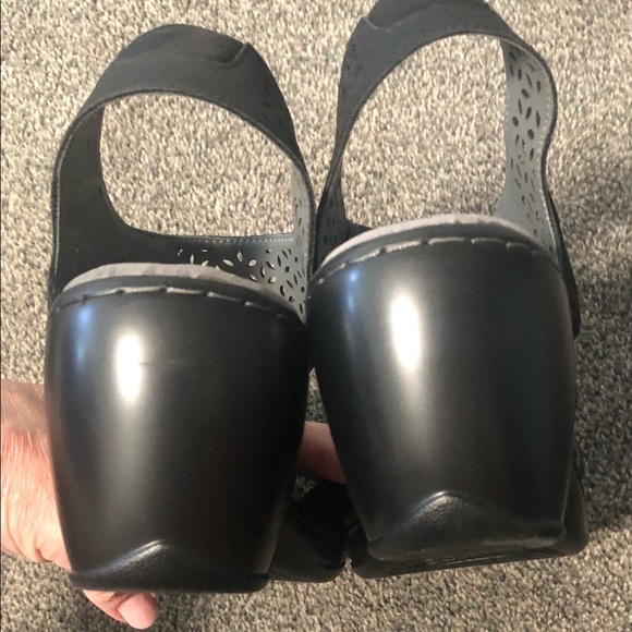 Black Jambu Chloe- Practically new! - Picture 7 of 9